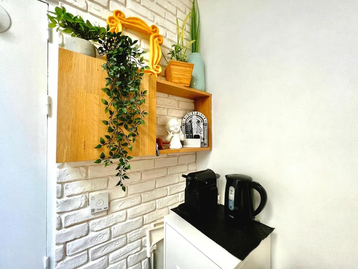 Cozy Hideaway Private Suite Paris Homestay